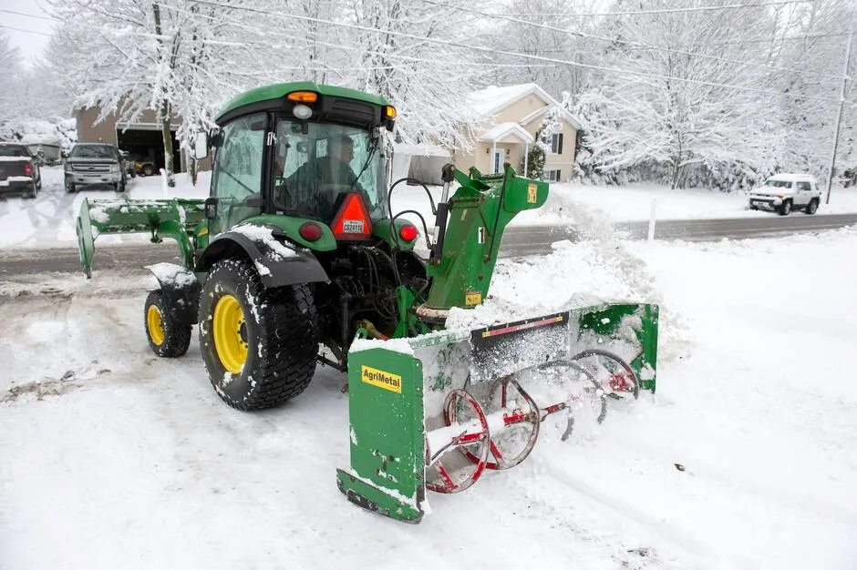 Ultra Neige — Déneigement. Épandage. Soufflage. Grattage.